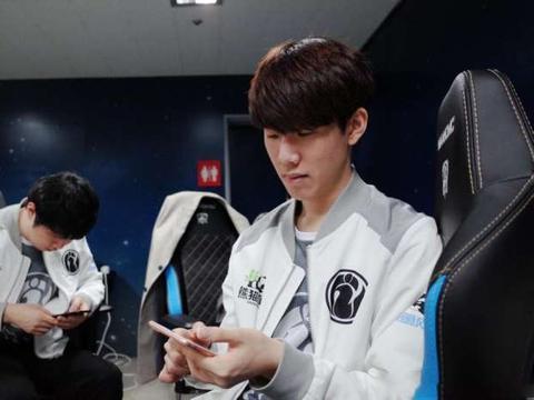 BLG分享微博杯比赛返图：勇敢冲锋 力争上游