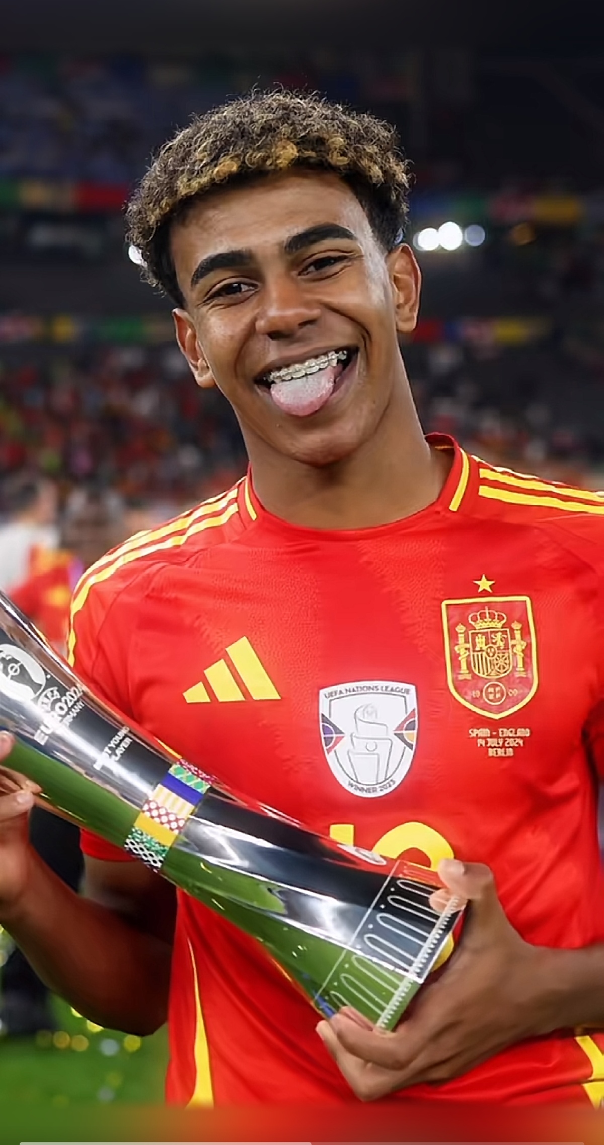 EDG赛后致歉：很抱歉未能取胜 我们还是会向着光明步履坚定