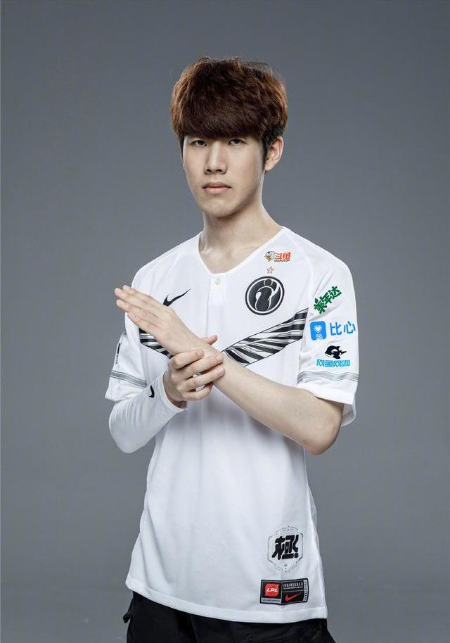 b1t：在加入NaVi之前我玩CS：GO的时间更多