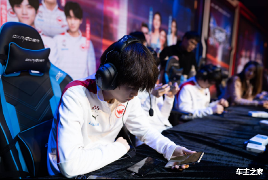 Invictus Gaming shares player Q&A video; Meiko ： 今年最大的遗憾是世界冠军赛的四分之一决赛