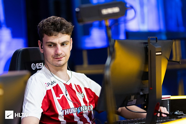 CSGO数据统计：S1mple与家人团聚后数据表现直线上升